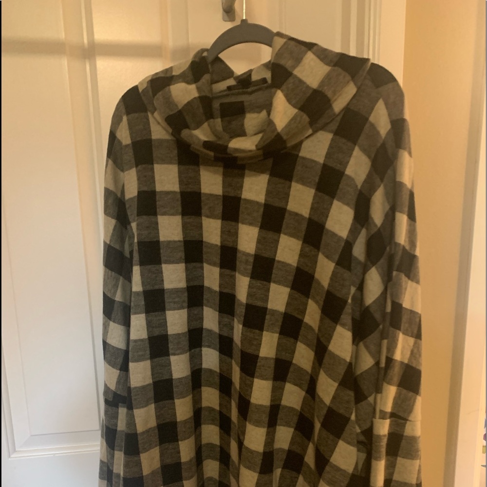 Suzanne Betro poncho top!